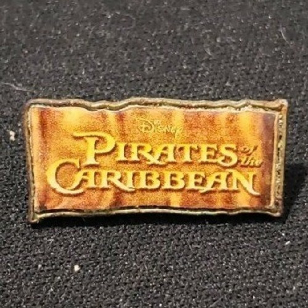 Disney Pin Pirates of the Caribbean At World's End‎ Mini Movie Title 55466 DS